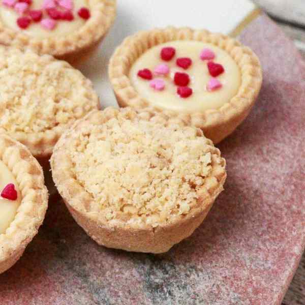 Apple Crumble White Chocolate Tart